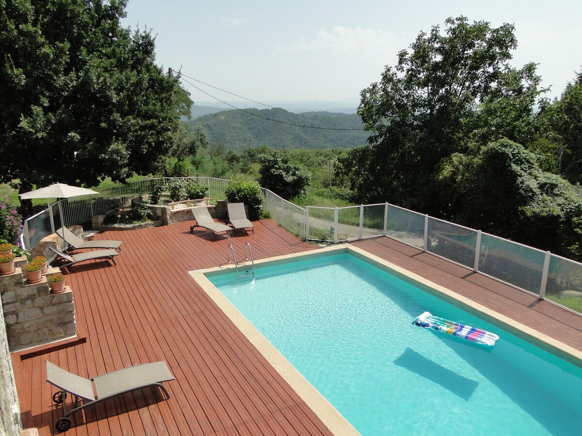 Gîte Mas de Sarjac, piscine, sud Ardèche, 5 pers