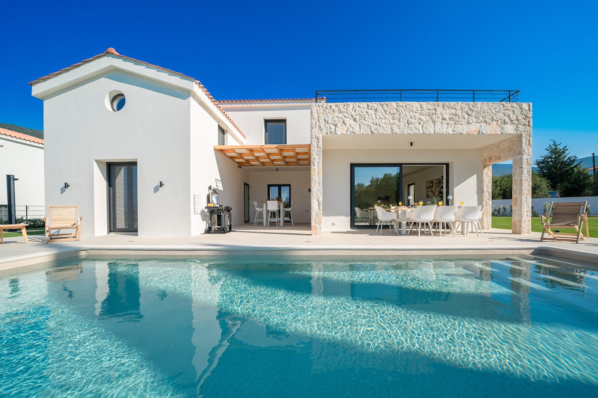 IONIAN TRILOGY PRIVATE HEATED POOL VILLA KATERINA