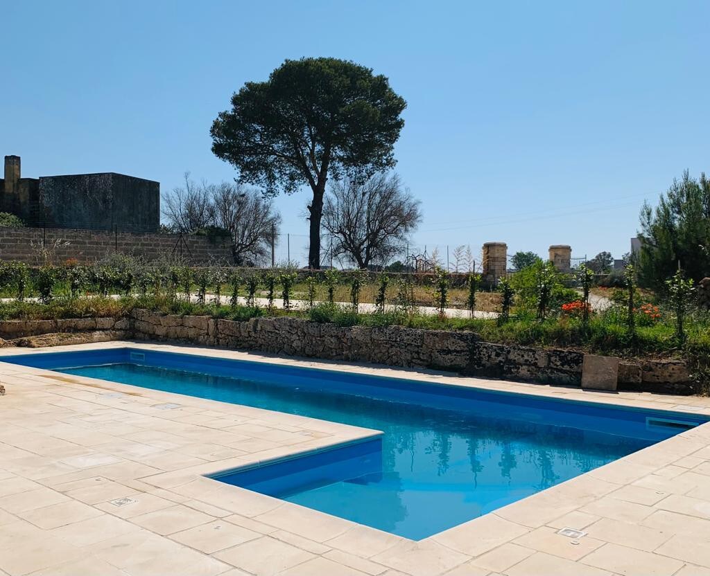 Casa Acanto ：带泳池的植物园