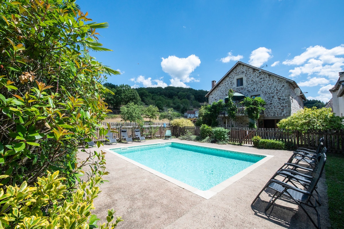 Large family home with pool in the Dordogne Valley