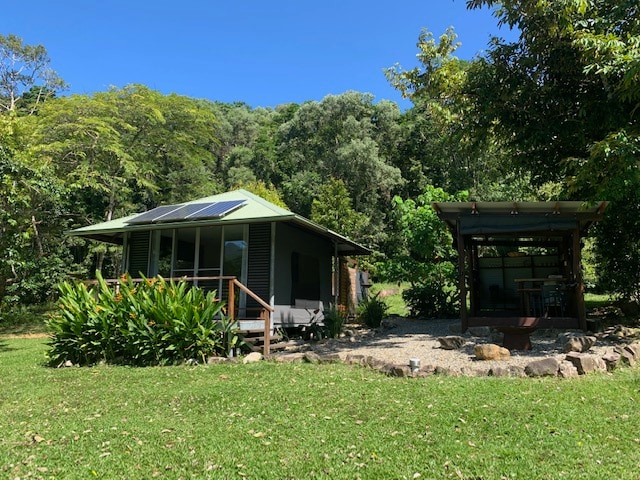 Noah Creek Glamping: Ochre Hut