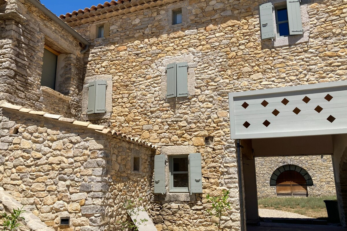 Fenouillet Sheepfold - Les Ammonites