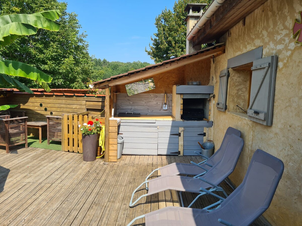 Maison de campagne piscine clim wifi proche Sarlat