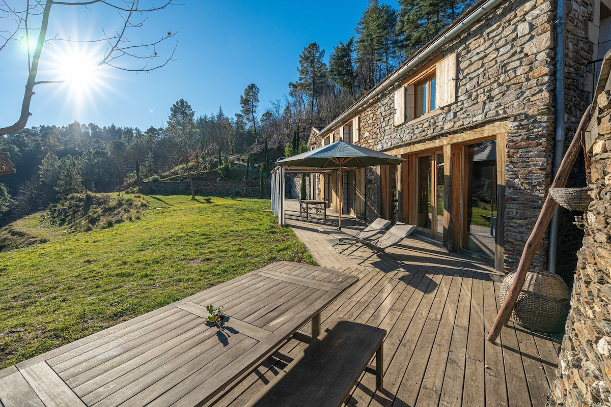 Superbe maison de caractère avec vue et piscine