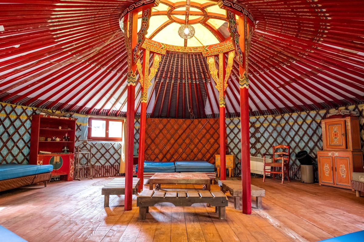 contemporary yurt (48m² de 2 à 6 pers)