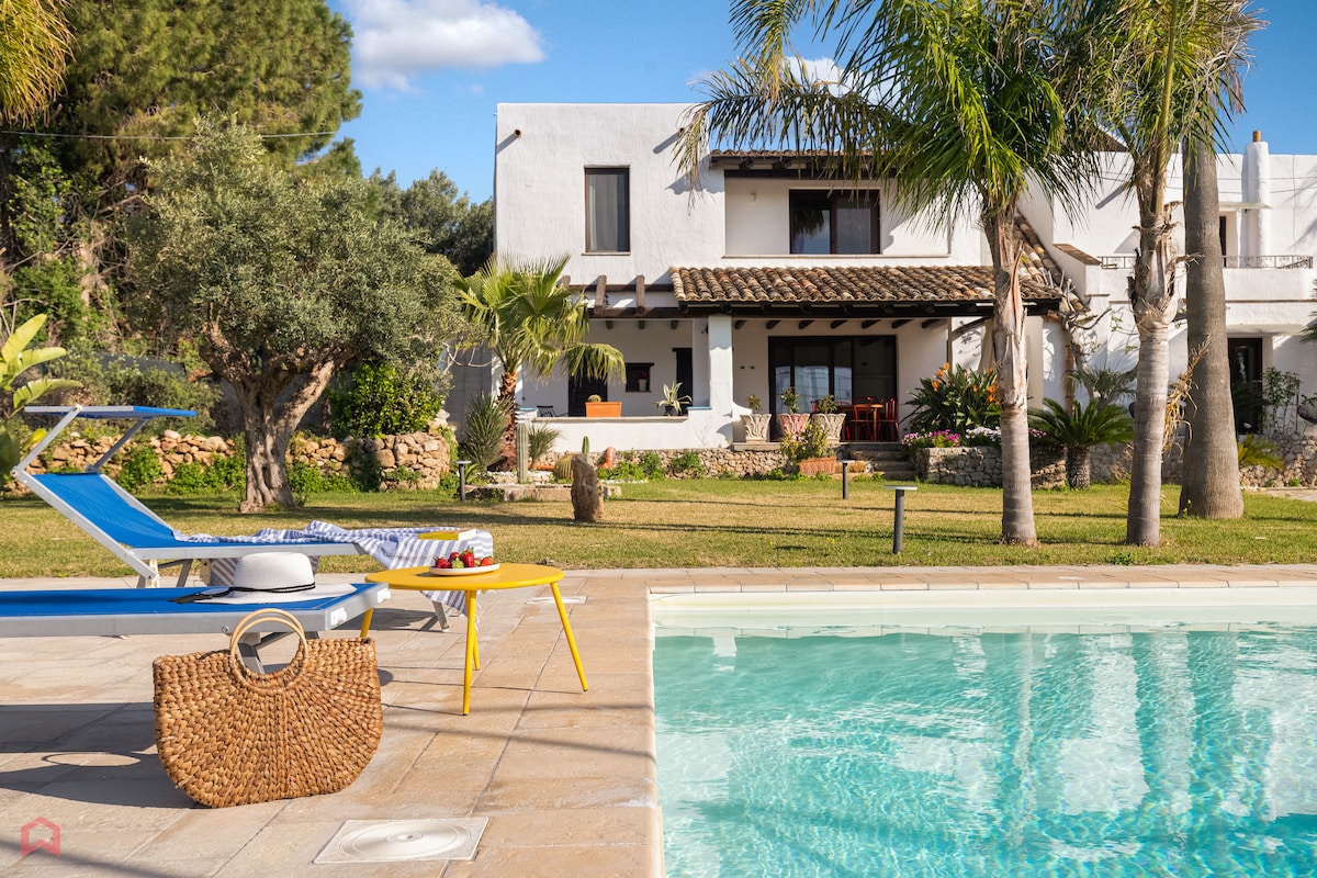 Villa con Piscina a 300 Mt. dal mare a Terrasini