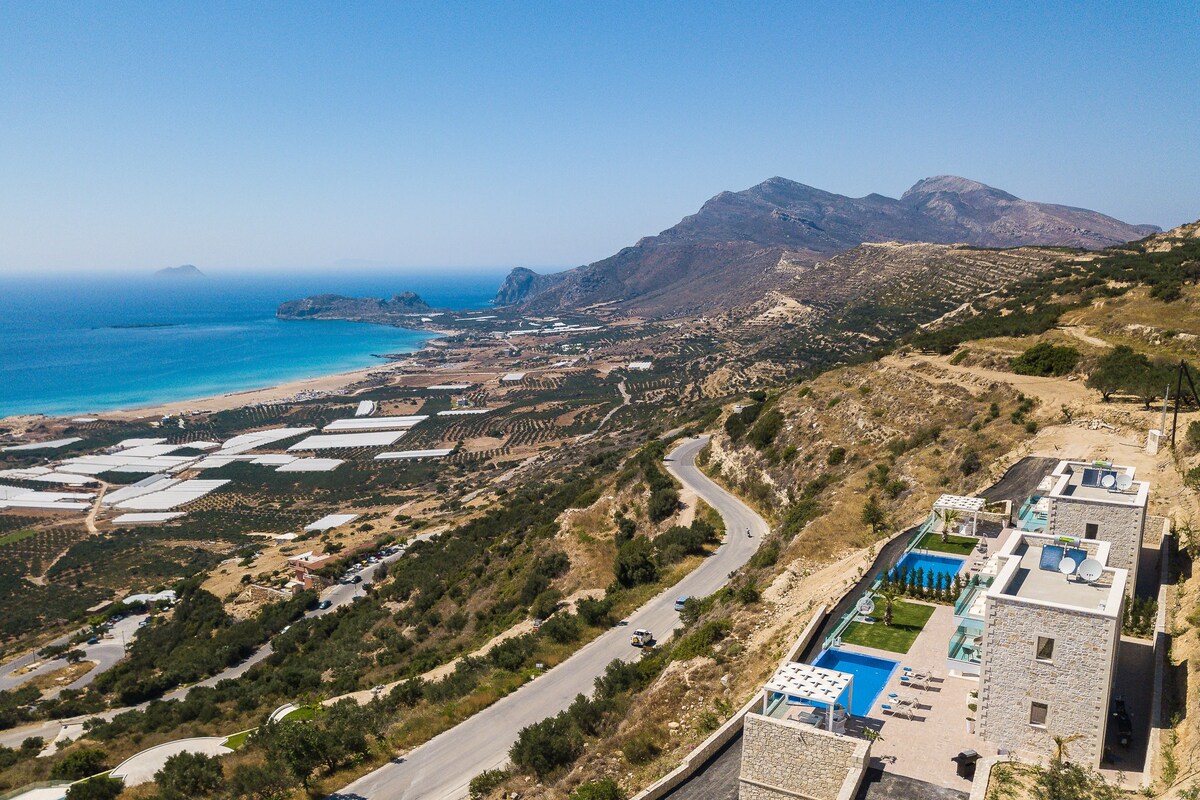 Three luxury villas | close to the beach, sleep 21