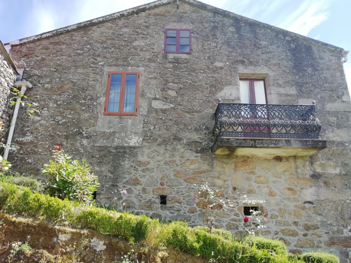 Casa rural con piscina próxima a Santiago Estrada