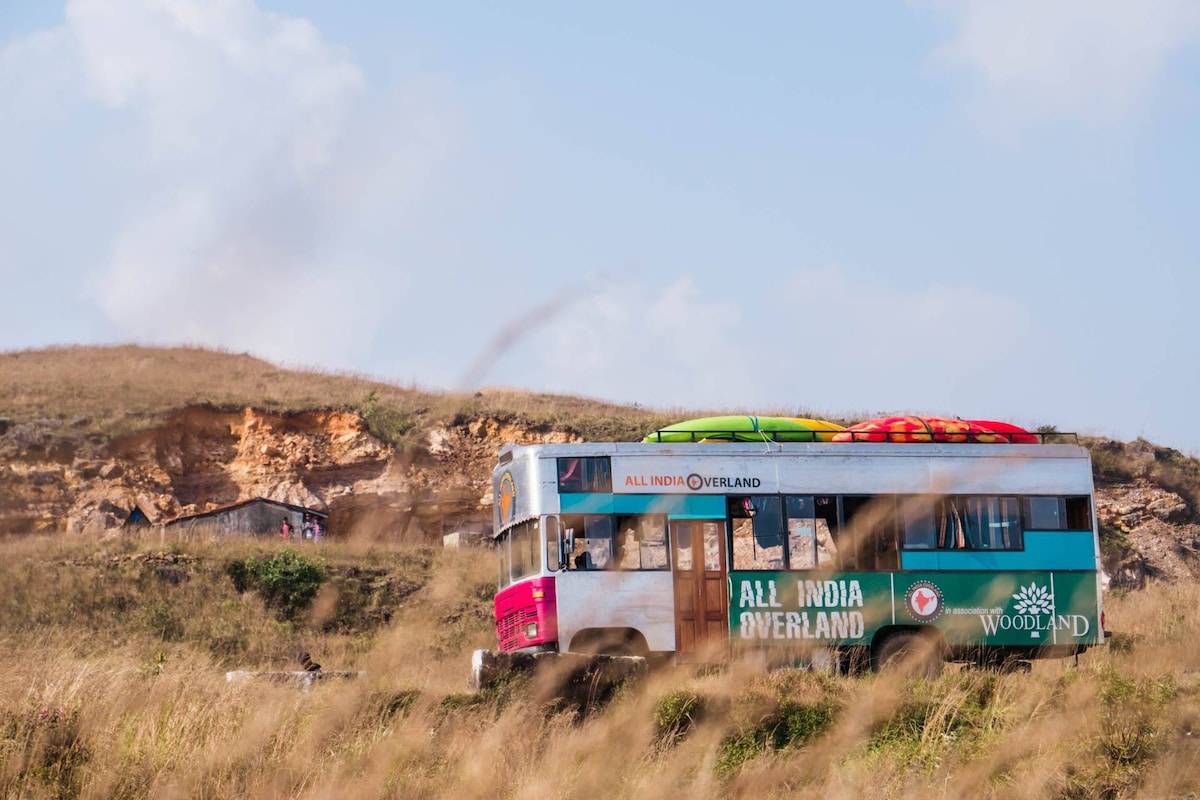 探索印度东北部的探险之旅巴士！