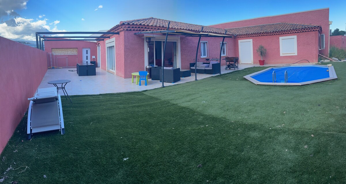Villa Spacieuse calme 150 m2 piscine et jardin