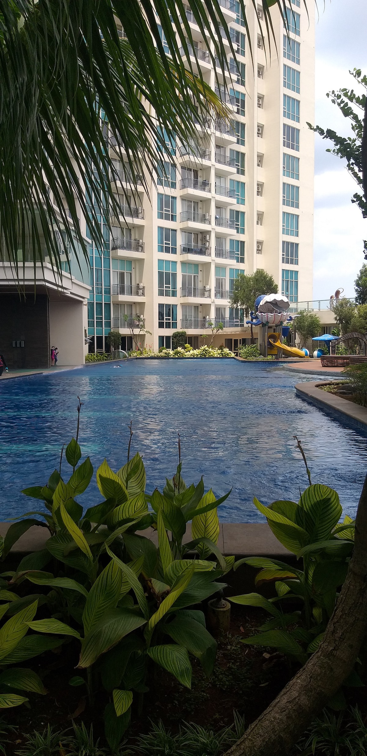 One bedroom unit apartment for rent with sea view