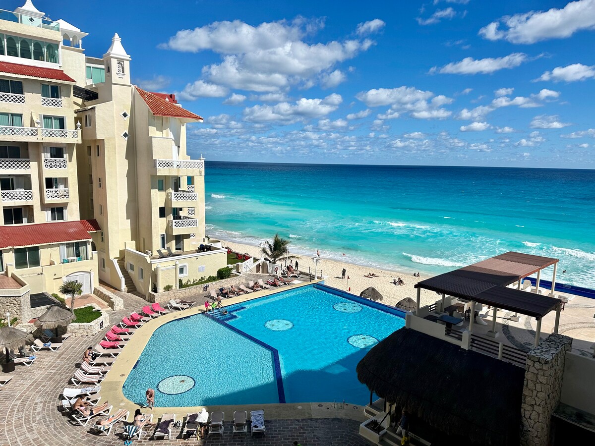 坎昆广场（ Cancun Plaza ） -带阳台的最佳海滩