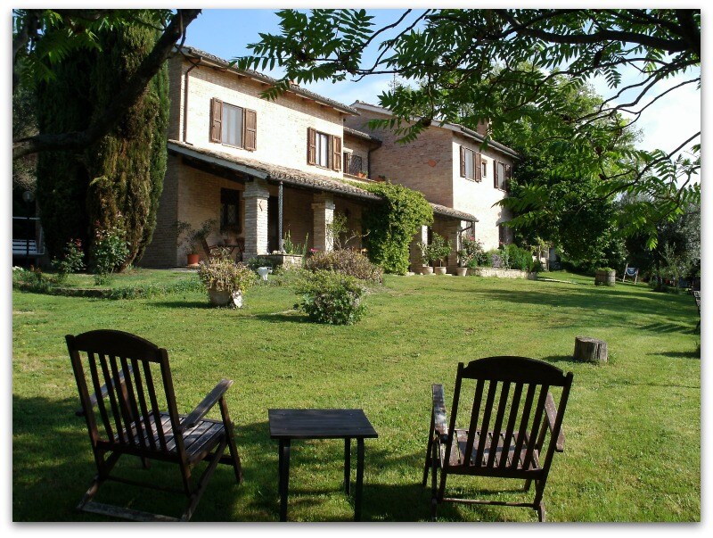 Villa Fontechiara tra le verdi colline marchigiane