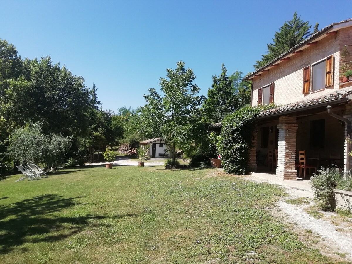 Villa Fontechiara tra le verdi colline marchigiane