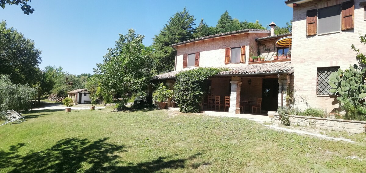 Villa Fontechiara tra le verdi colline marchigiane