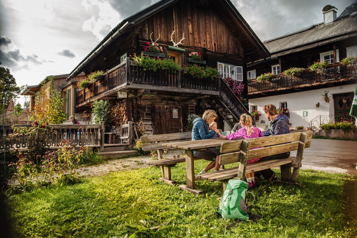 Hütte in den Bergen . Urig und einzigartig.