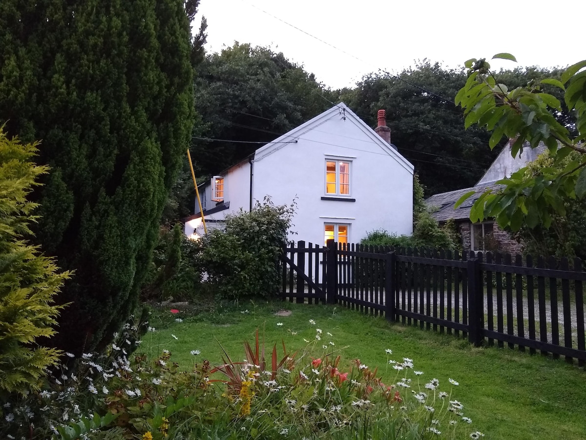 Charming cottage with garden near Bude & beaches