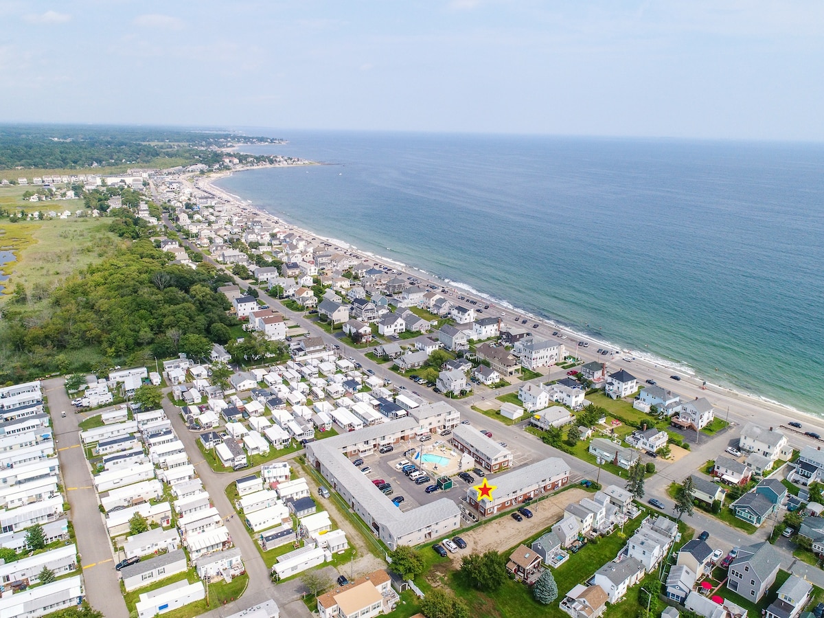 Beach Getaway Minutes from the Ocean!