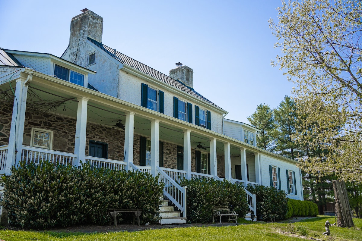 Lovely Stone Farmhouse at Silverbrook Farm