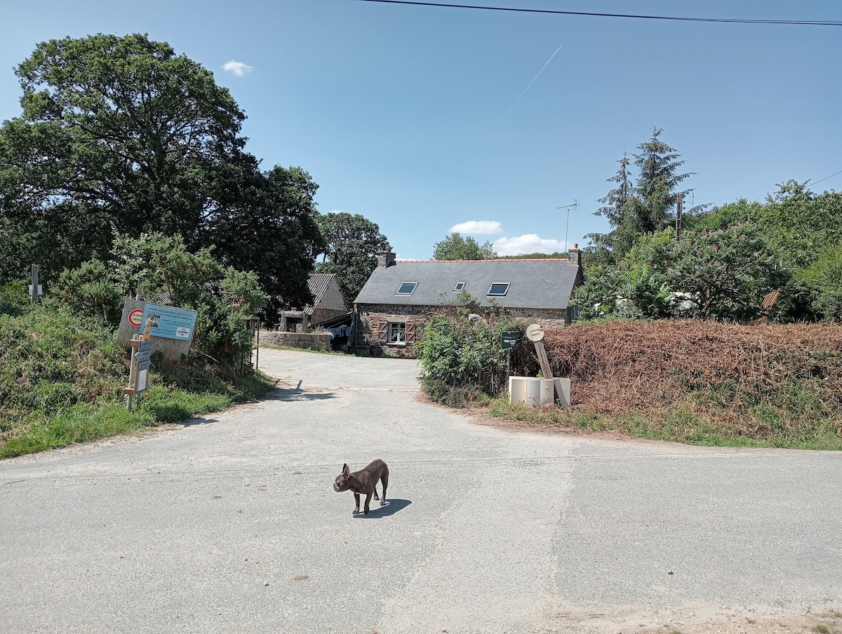 Longère à 2 kms du centre ville, 400m écluse 152