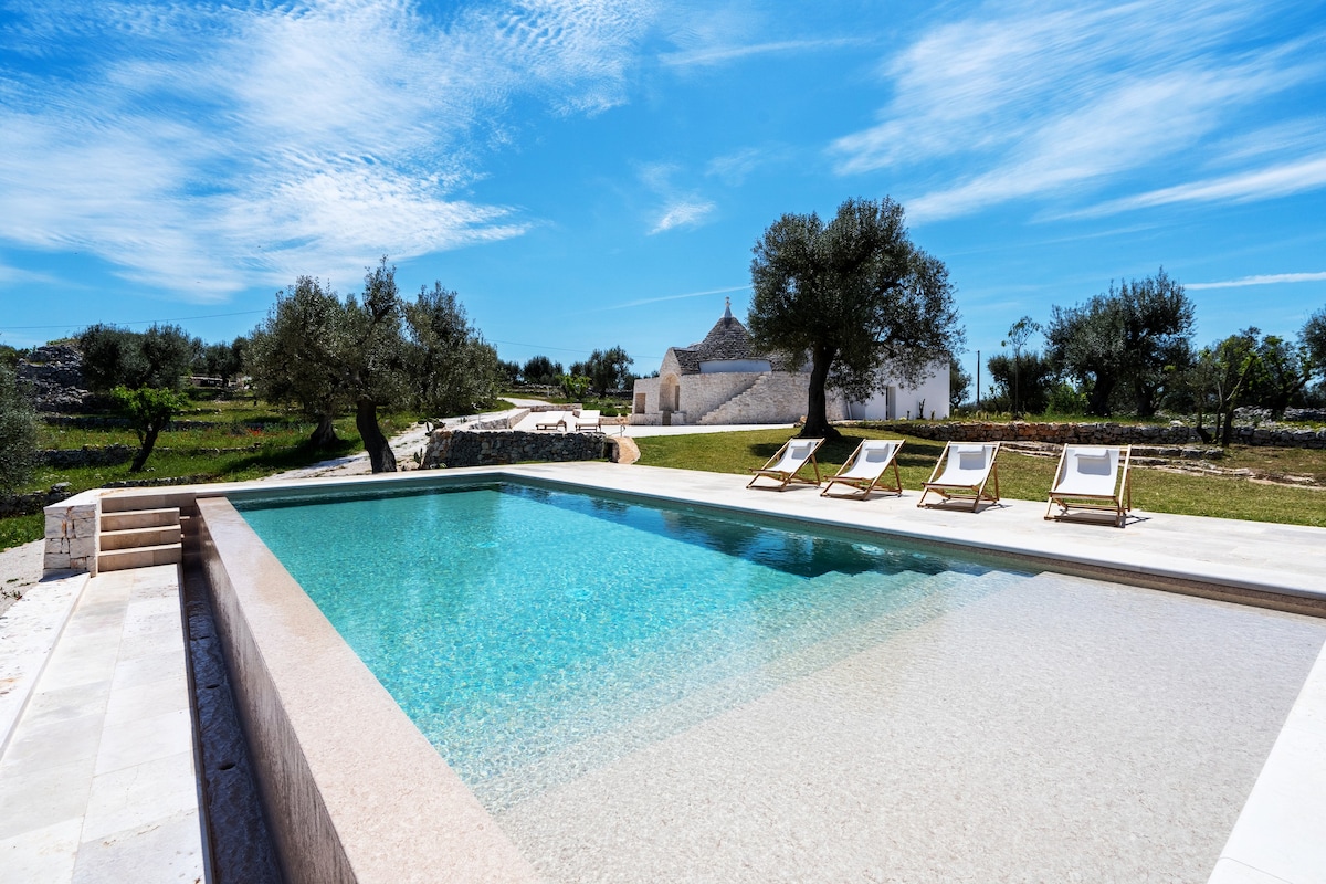 Wonderful design Trullo with swimmingpool & view