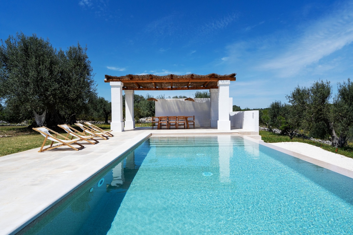 Wonderful design Trullo with swimmingpool & view