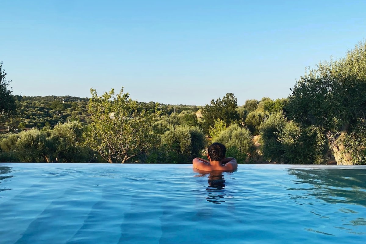 Wonderful design Trullo with swimmingpool & view