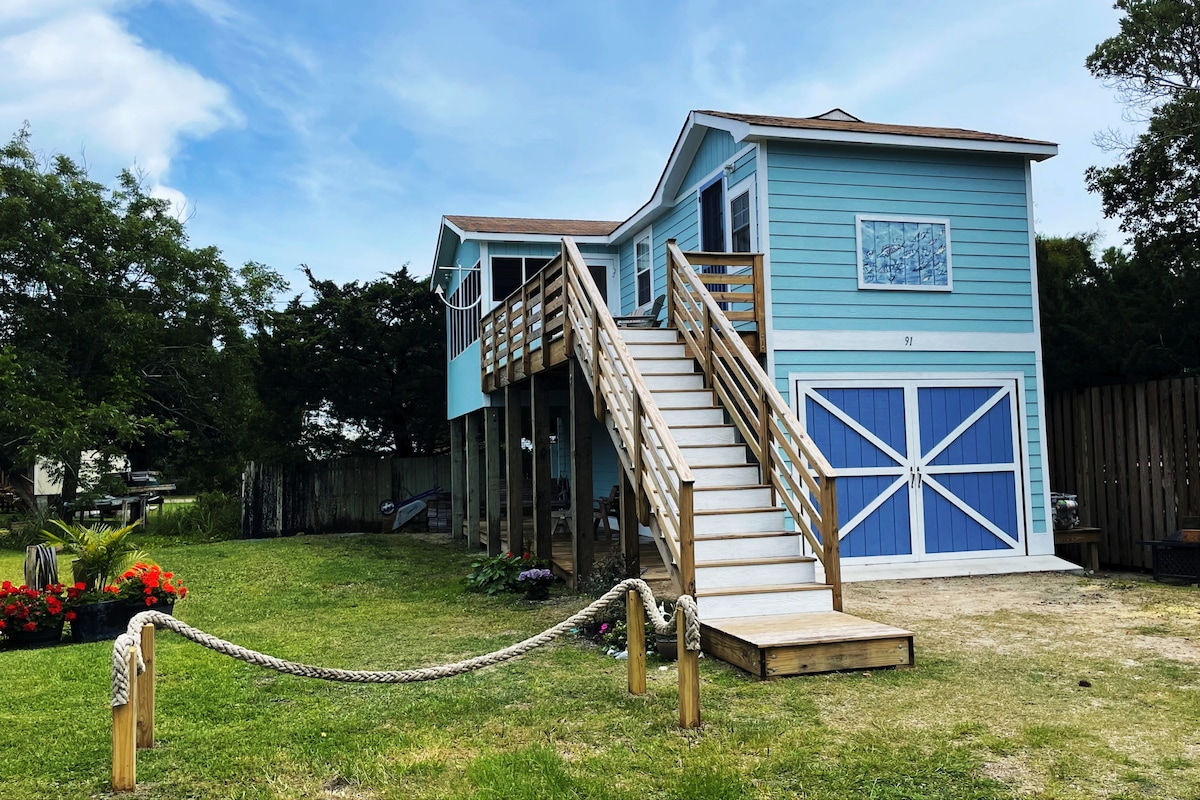 *Two Fish* Cozy Island Cottage