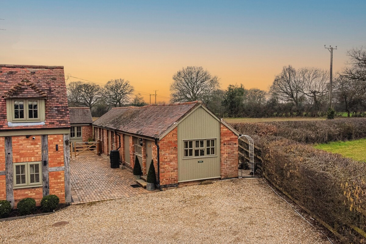 Entire stable block in Warwickshire countryside