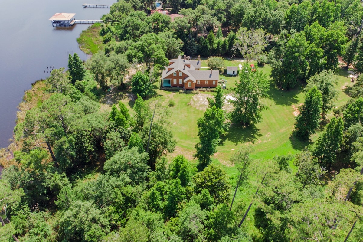 Waterfront Historic Bruce/Ollinger Antebellum Home