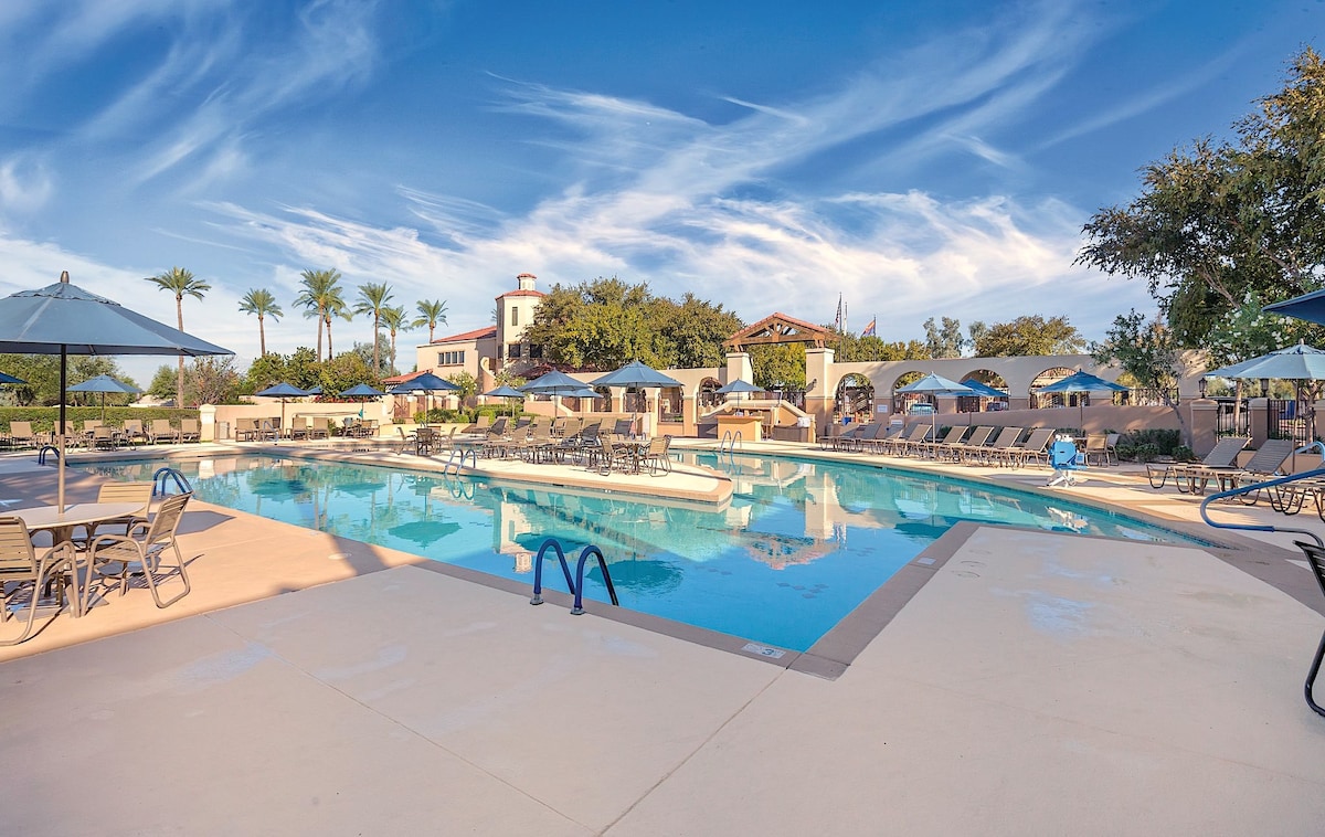 1BR Suite at Phoenix Golf Resort + Amenities!