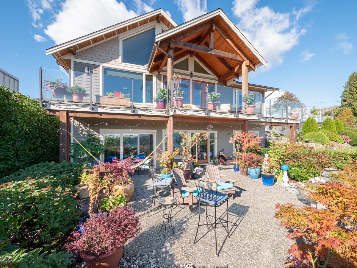 Family-friendly Garden Oasis in Gibson's BC