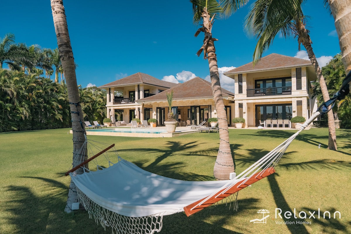 Luxury villa w/ ocean view @ golf and beach resort