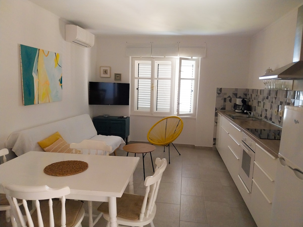 Bright&cosy apartment - 20 meters from the sea