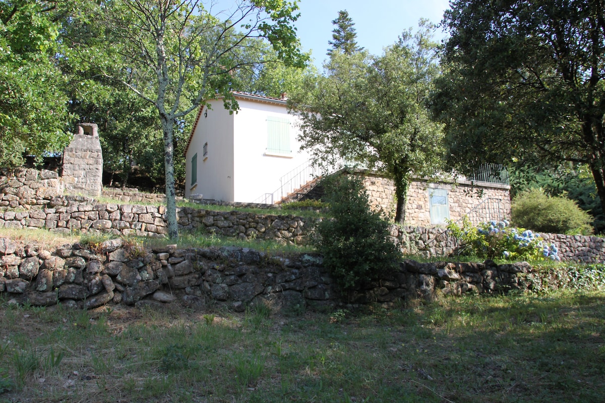 Ribes : Maison familiale au calme avec vue