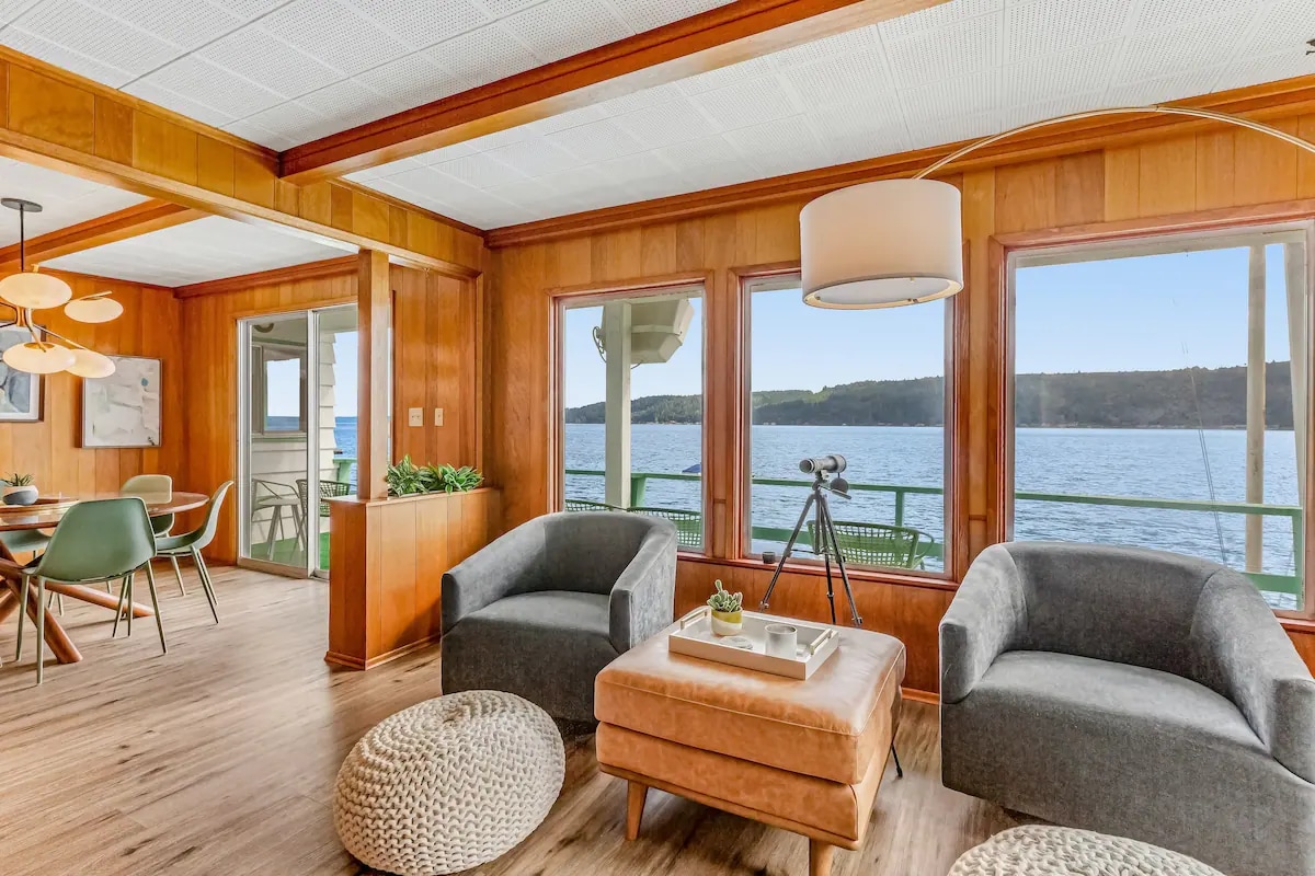 NEW! Hood Canal Beach House! Hot Tub & Kayaks!