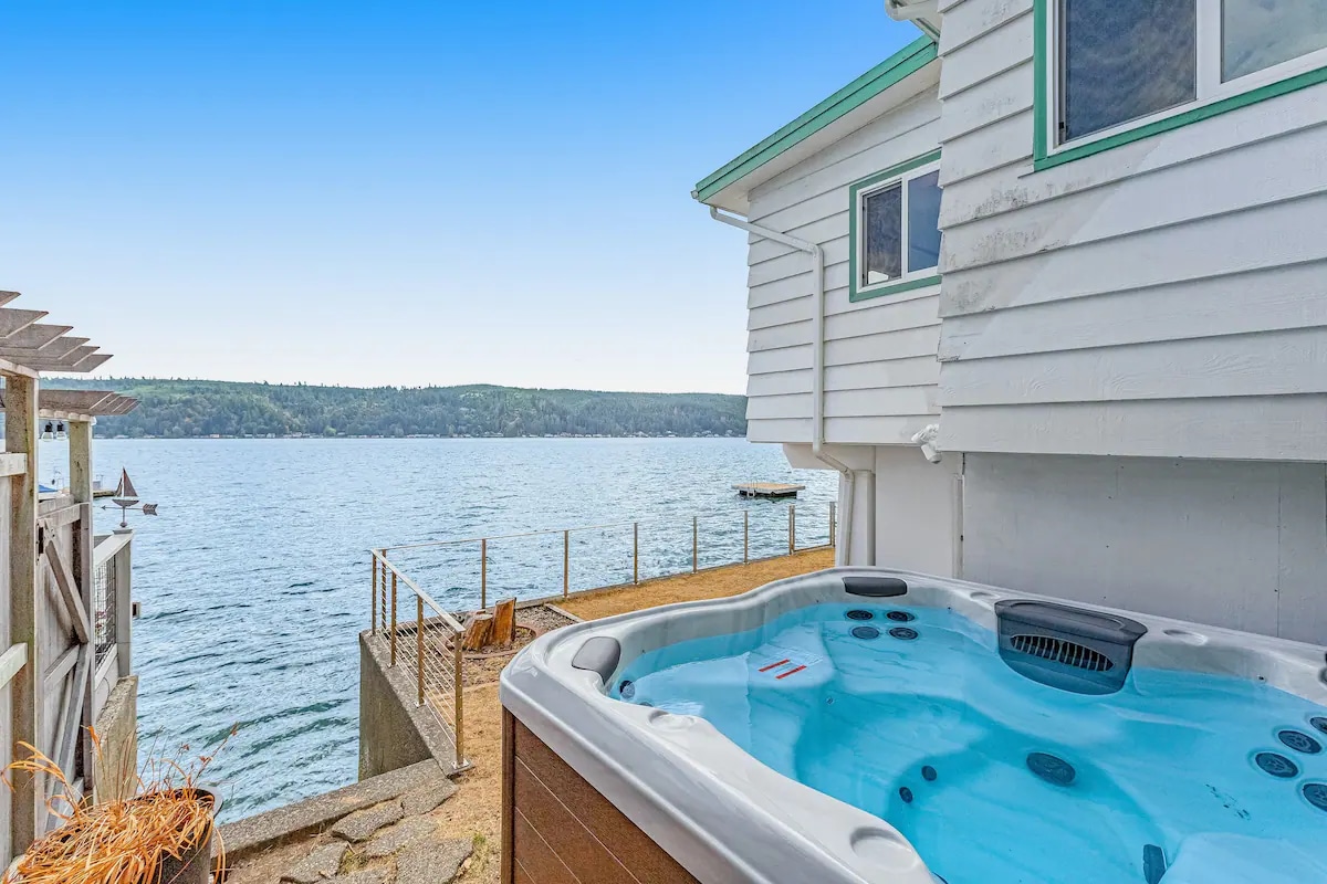 NEW! Hood Canal Beach House! Hot Tub & Kayaks!