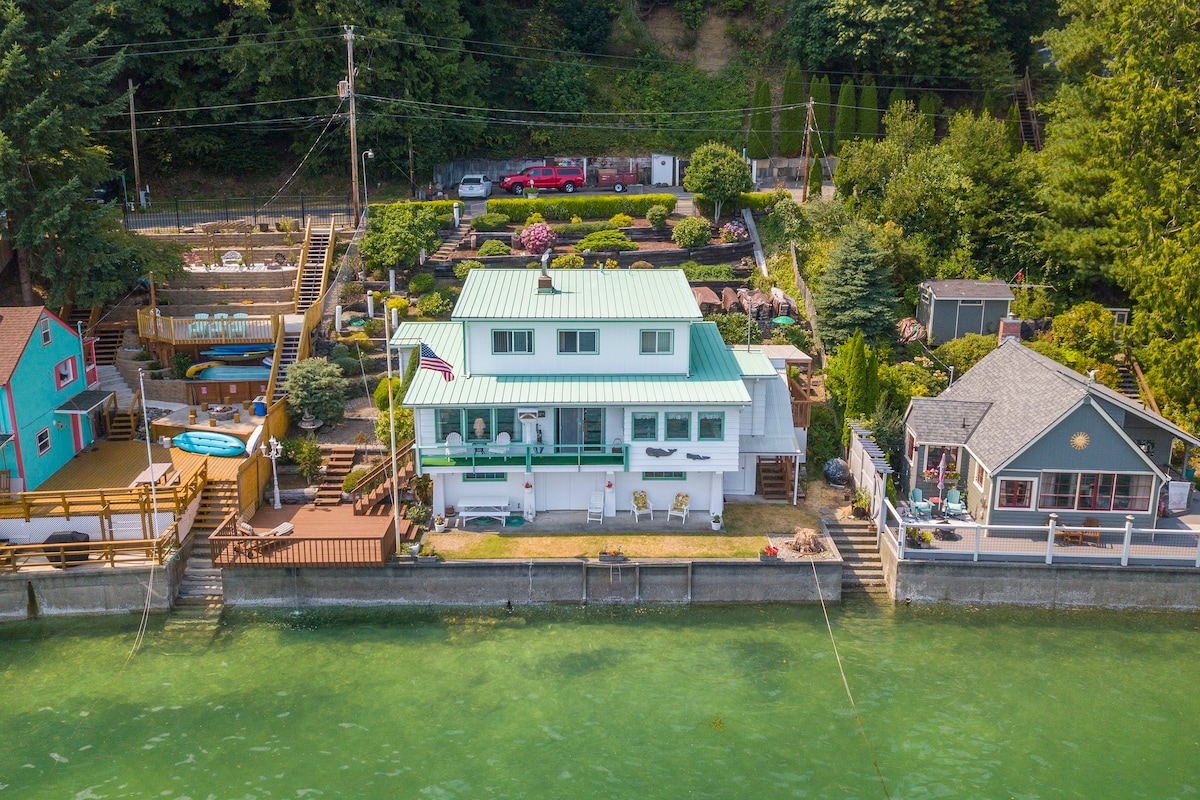 NEW! Hood Canal Beach House! Hot Tub & Kayaks!