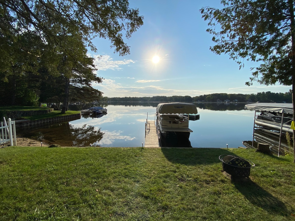 Lakefront Cottage on Wiggins Lake - Amazing View!
