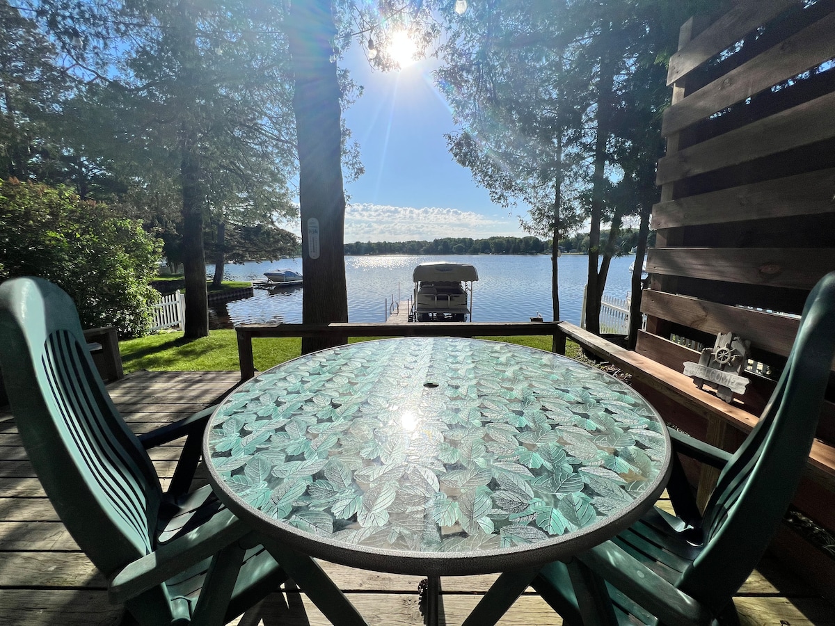 Lakefront Cottage on Wiggins Lake - Amazing View!