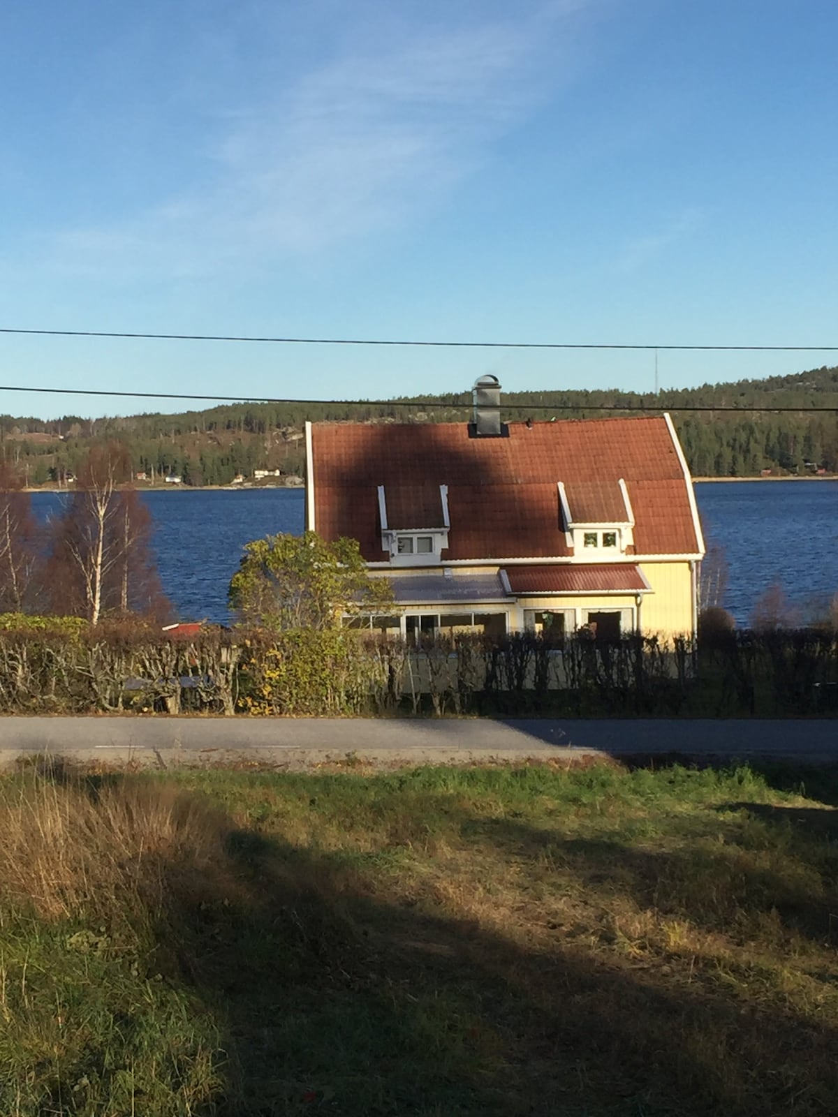 Äldre stugan med egen strand