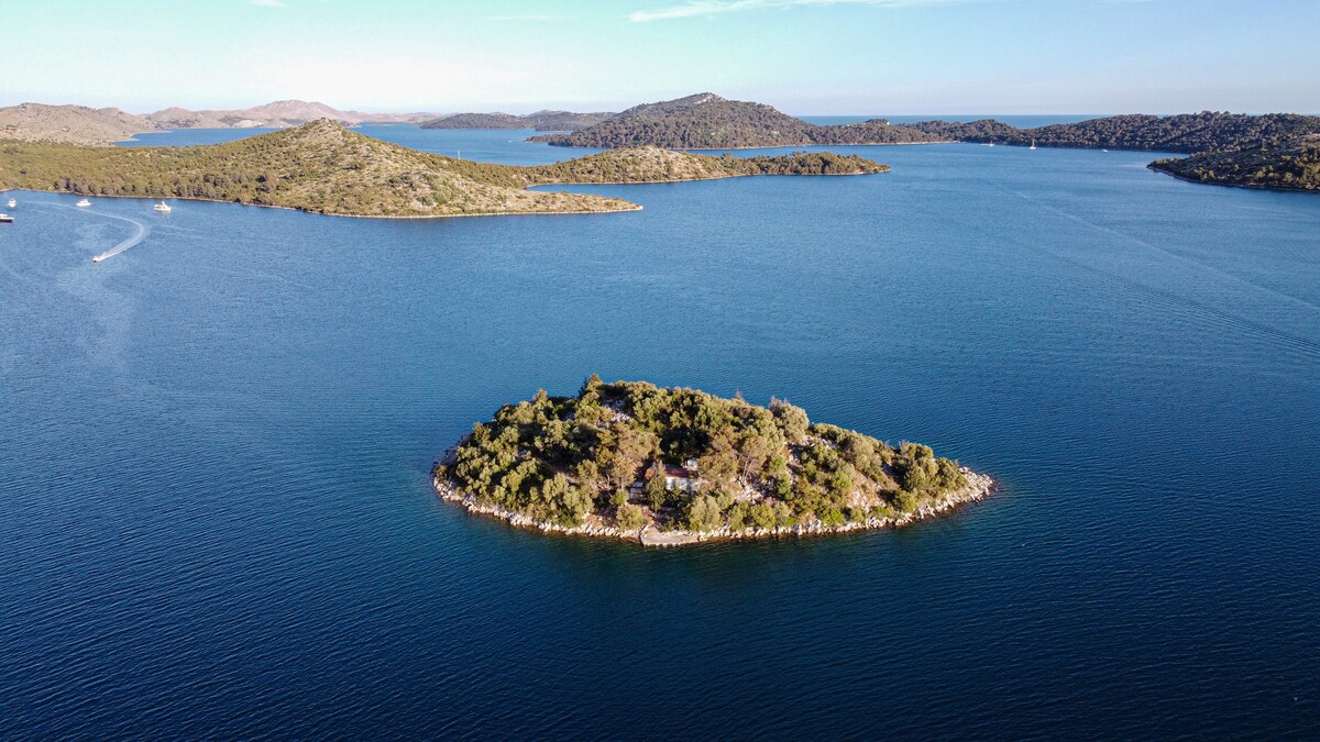 Private Island Fafarikulac For 6 - Boat Included