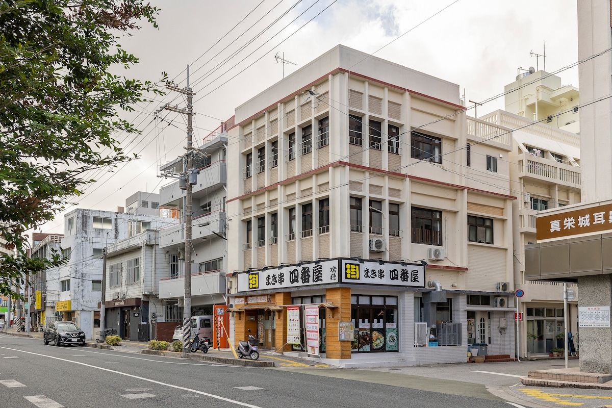 【多人的家庭旅行】旅馆包租・国际通1分钟免费停车 2 辆车・带钥匙的3个房间有・2个浴室和厨房