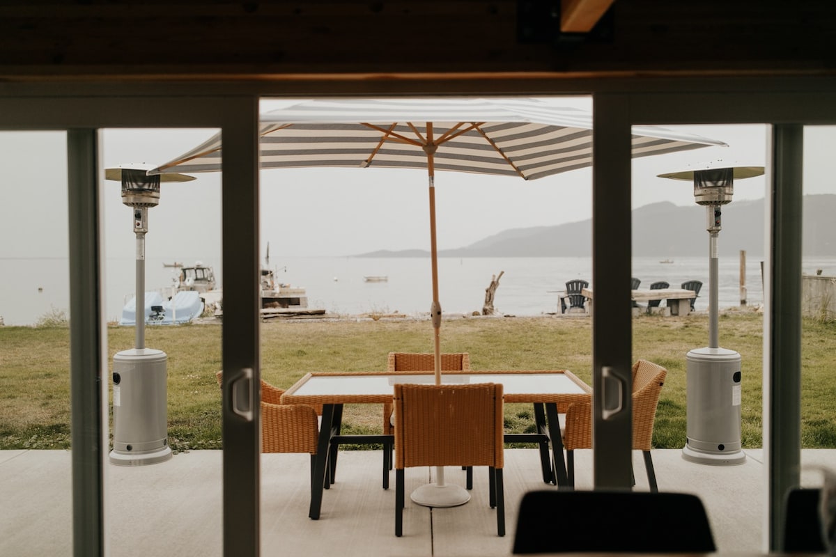 MarSaLa Cozy Beach Front Cabin