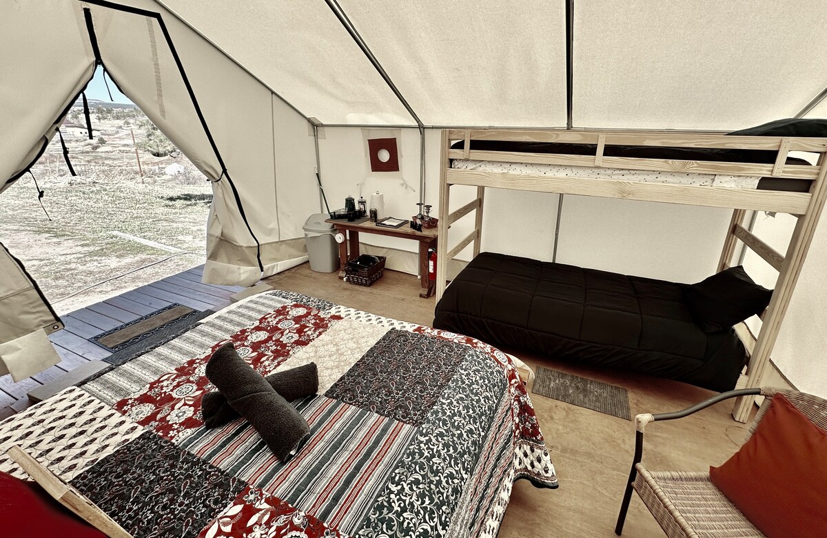 家庭露营布置|溪流|标准双人床+双层床