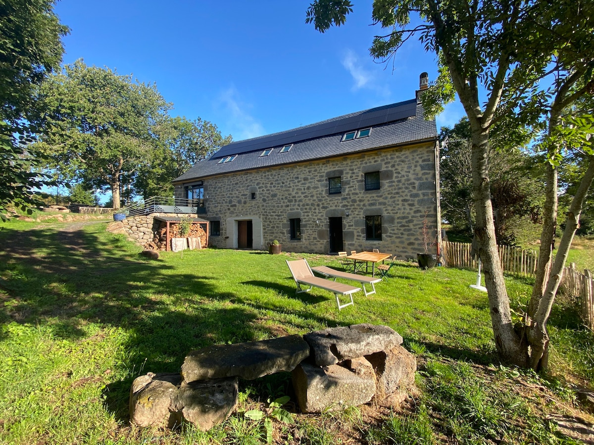 Beautiful renovated farmhouse with  wooden  pool