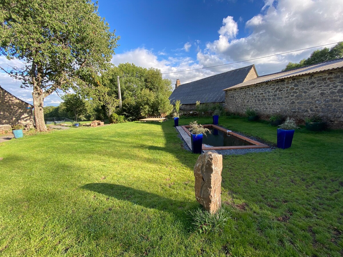 Beautiful renovated farmhouse with  wooden  pool