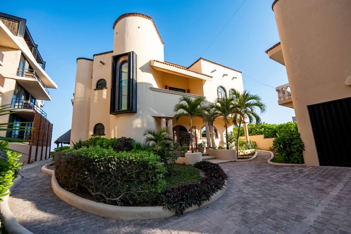 Fabulous Oceanfront Home with Pool & Private Chef