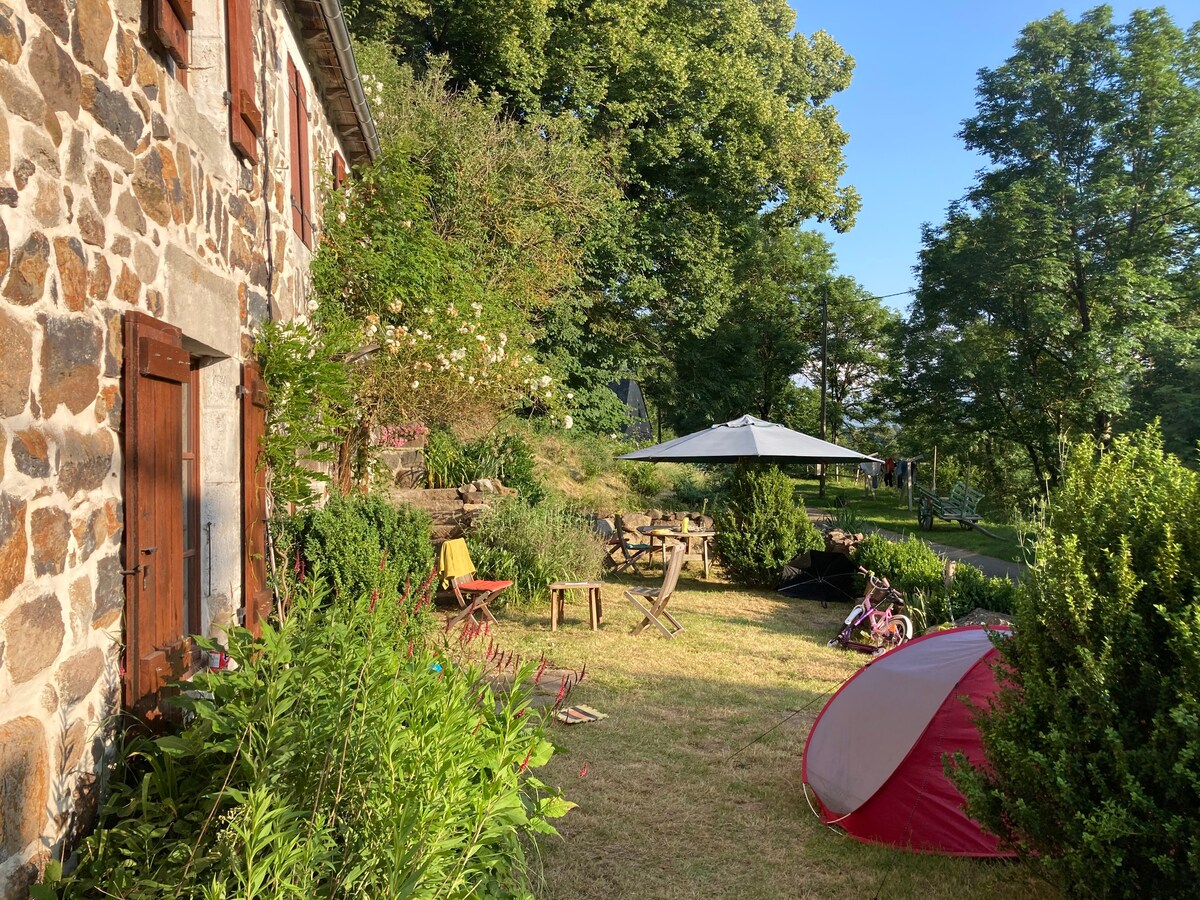 Landhuis in het vulkaanpark van de Auvergne