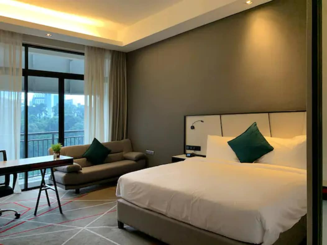 吉隆坡塔全景观【精装大床房+1沙发床】超高性价比，步行5分钟到金马律站 116K